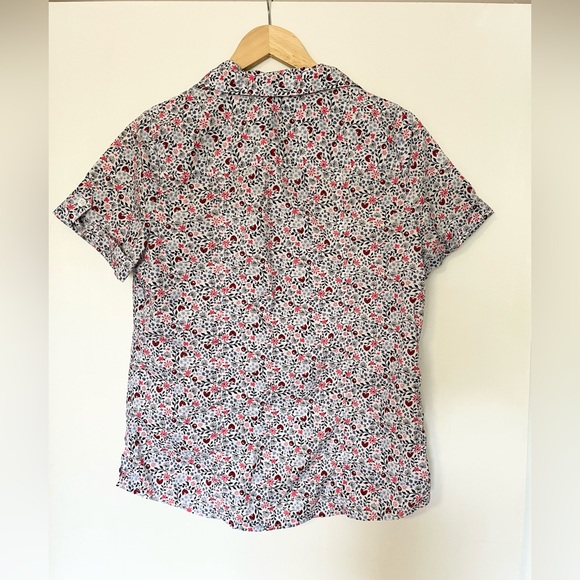 Adorable floral and butterfly print short sleeve button up blouse. - Picture 3 of 6